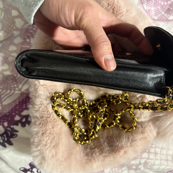 Vintage Chanel crossbody phone case! - Picture 3 of 10